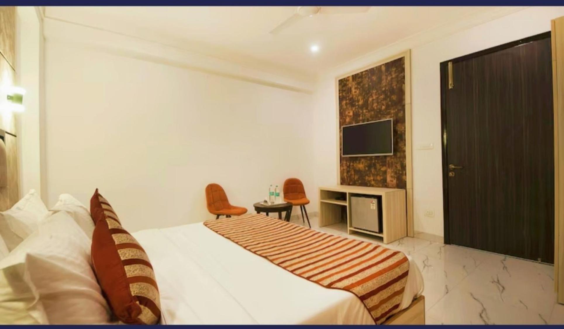 The Almora Residency - Complimentary Airport Trasnfer Hotel Új-Delhi Szoba fotó