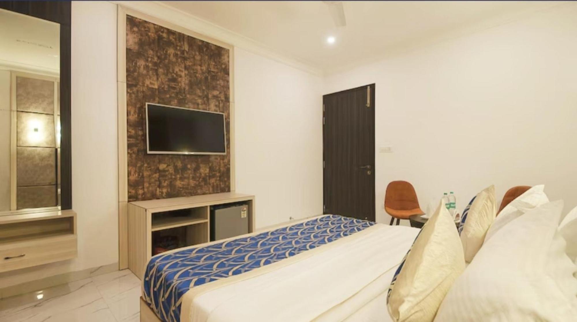 The Almora Residency - Complimentary Airport Trasnfer Hotel Új-Delhi Szoba fotó