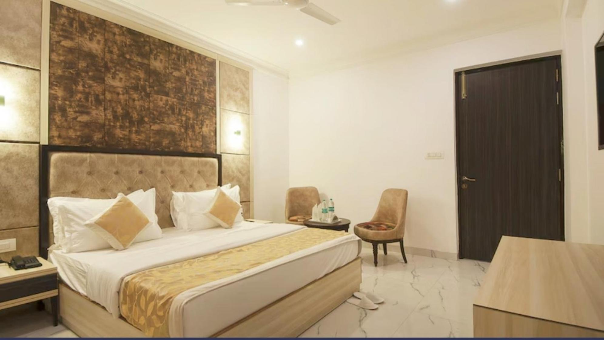 The Almora Residency - Complimentary Airport Trasnfer Hotel Új-Delhi Szoba fotó