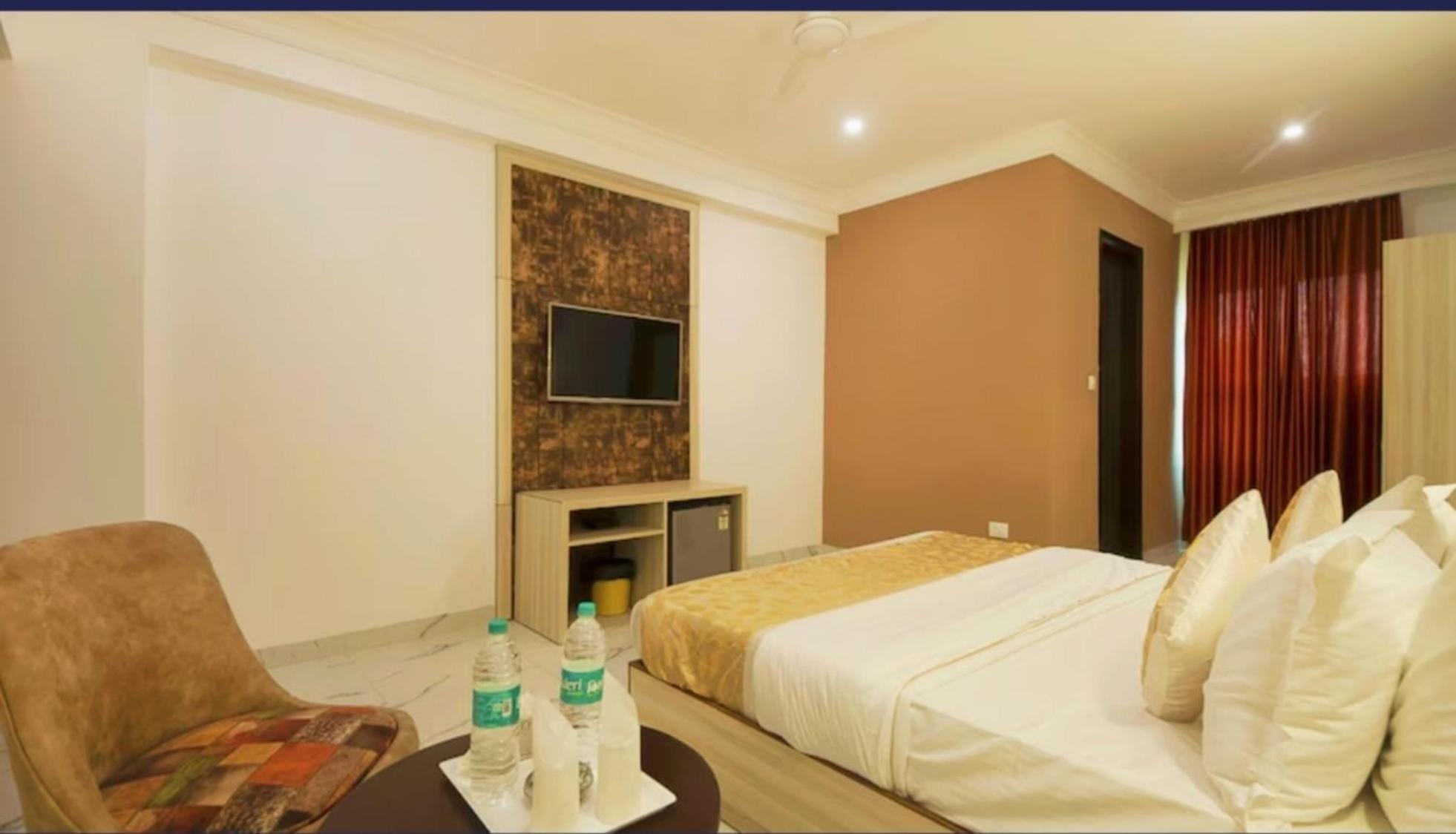 The Almora Residency - Complimentary Airport Trasnfer Hotel Új-Delhi Szoba fotó
