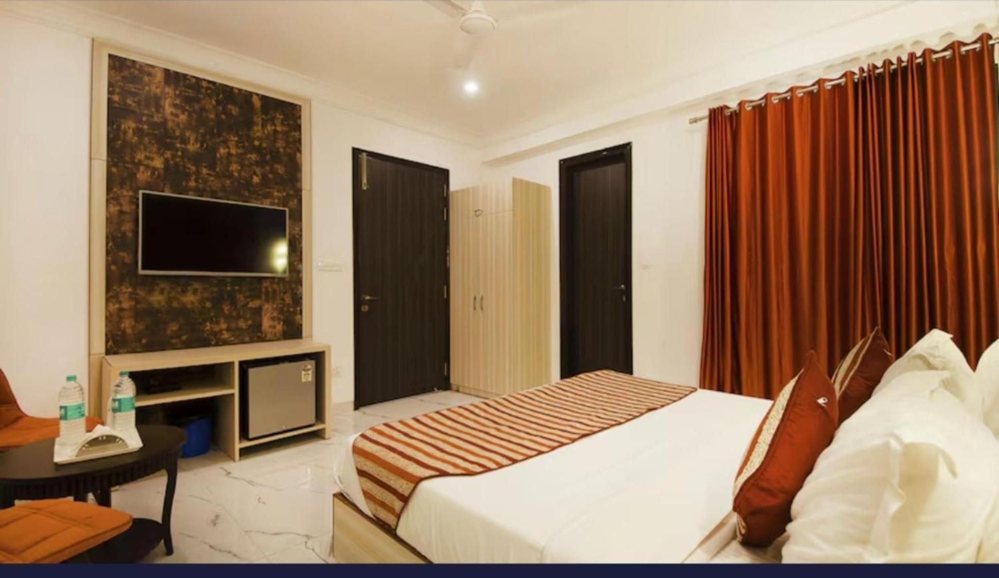 The Almora Residency - Complimentary Airport Trasnfer Hotel Új-Delhi Szoba fotó