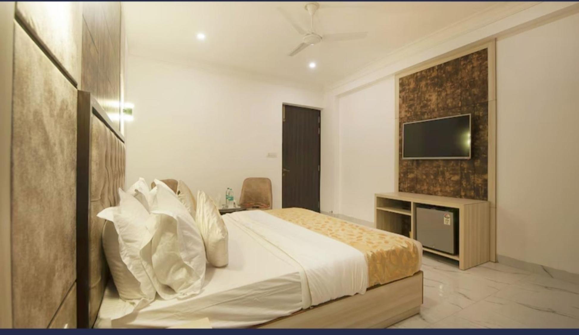 The Almora Residency - Complimentary Airport Trasnfer Hotel Új-Delhi Szoba fotó