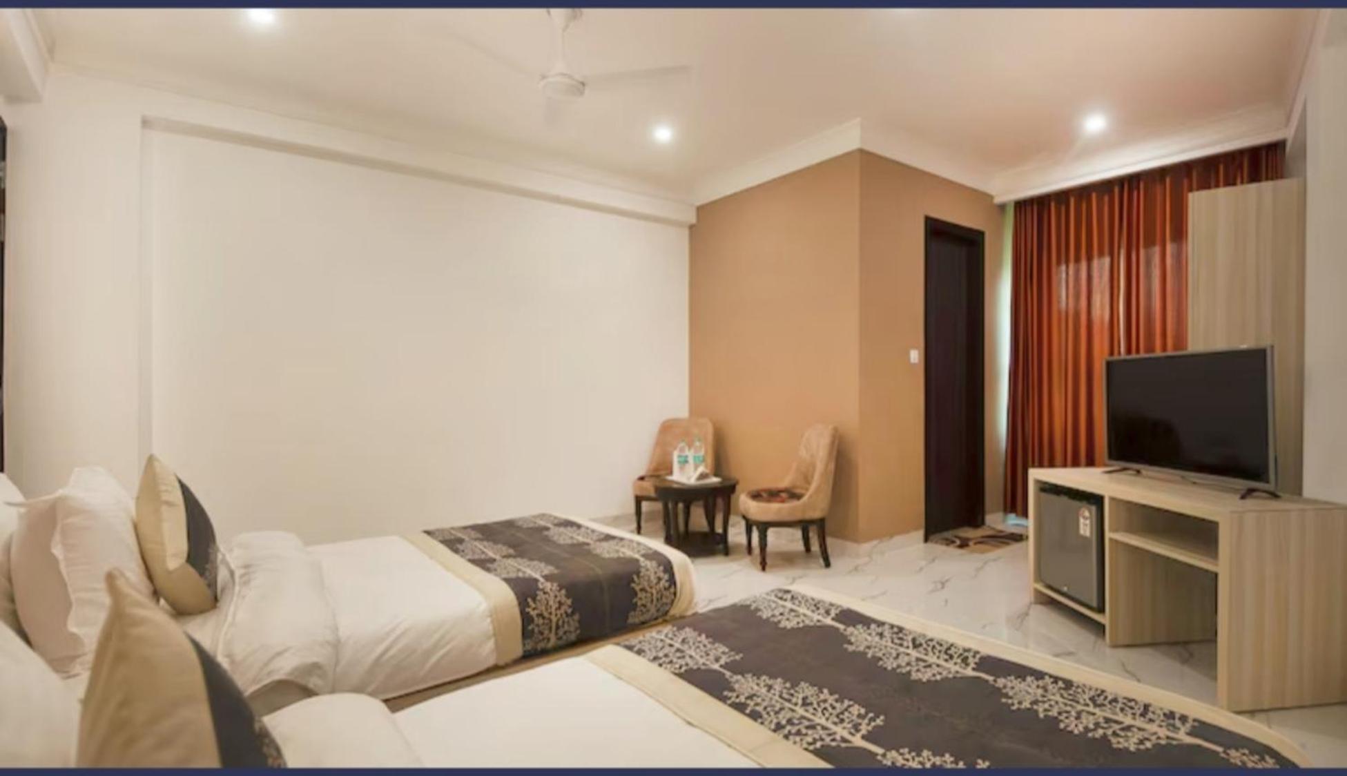 The Almora Residency - Complimentary Airport Trasnfer Hotel Új-Delhi Szoba fotó