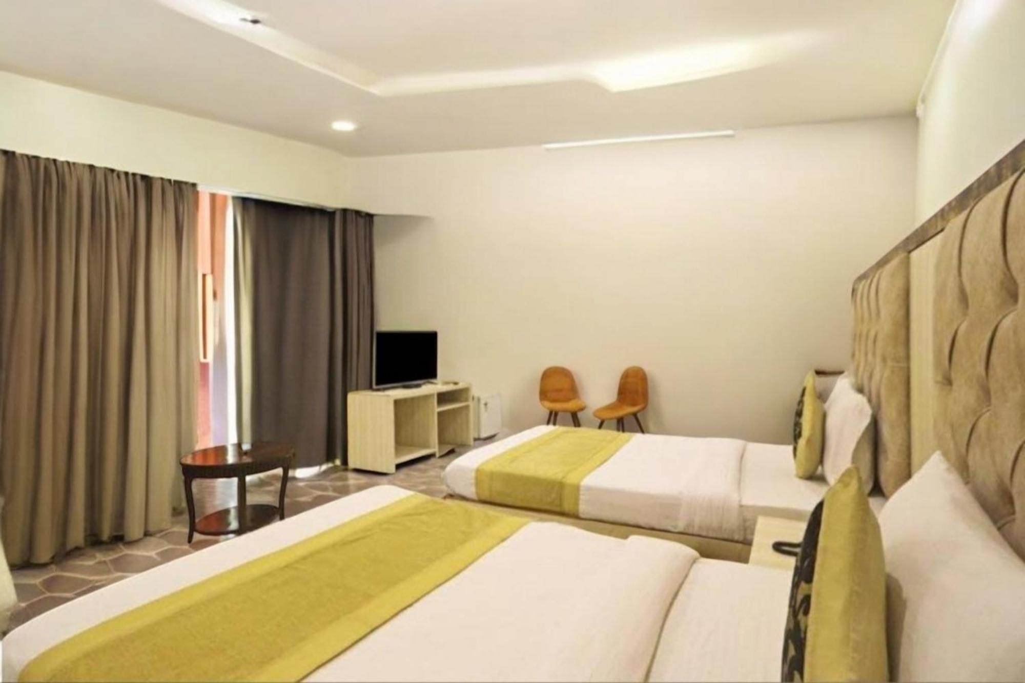The Almora Residency - Complimentary Airport Trasnfer Hotel Új-Delhi Kültér fotó